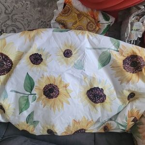 Sunflower crib sheet